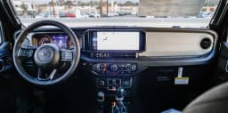 Jeep Gladiator Sport S 4x4 2026 — side view