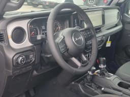 Jeep Gladiator Willys 4x4 2026 — side view