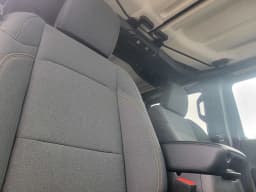 Jeep Gladiator Willys 4x4 2026 — side view