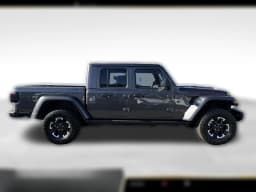Jeep Gladiator Rubicon X 4x4 2025 — side view