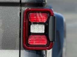 Jeep Gladiator Rubicon X 4x4 2025 — side view