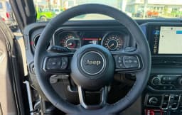 Jeep Gladiator Rubicon X 4x4 2025 — side view