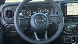 Jeep Gladiator Rubicon X 4x4 2025 — side view