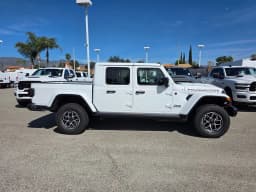 Jeep Gladiator Rubicon X 4x4 2026 — side view