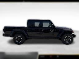 Jeep Gladiator Rubicon X 4x4 2025 — side view