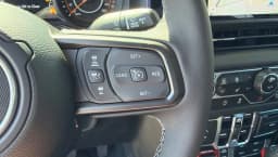 Jeep Gladiator Rubicon X 4x4 2025 — side view