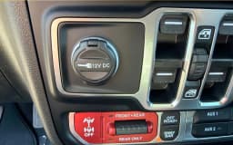 Jeep Gladiator Rubicon X 4x4 2025 — side view