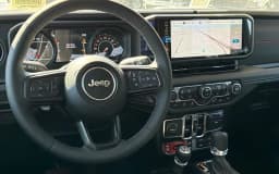 Jeep Gladiator Rubicon X 4x4 2025 — side view