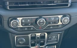 Jeep Gladiator Rubicon 4x4 2026 — side view