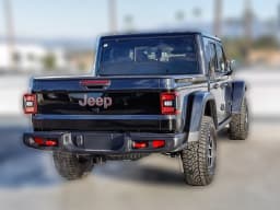 Jeep Gladiator Rubicon X 4x4 2026 — side view