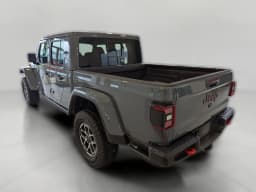 Jeep Gladiator Rubicon 4x4 2026 — side view