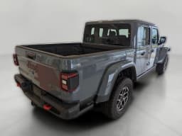 Jeep Gladiator Rubicon 4x4 2026 — side view