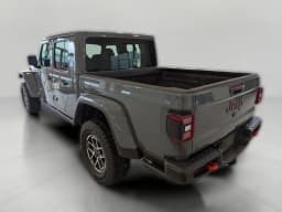 Jeep Gladiator Rubicon 4x4 2026 — side view