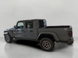 Jeep Gladiator Rubicon 4x4 2026 — side view