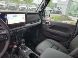 Jeep Gladiator Rubicon 4x4 2026 — side view