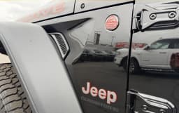 Jeep Gladiator Mojave 4x4 2026 — side view