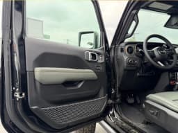 Jeep Gladiator Mojave 4x4 2026 — side view