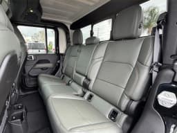 Jeep Gladiator Mojave 4x4 2026 — side view