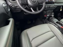 Jeep Gladiator Mojave 4x4 2026 — side view