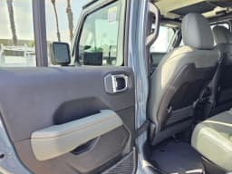 Jeep Gladiator Mojave 4x4 2026 — side view