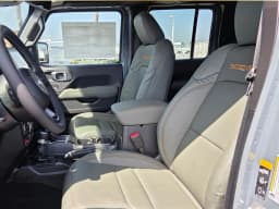 Jeep Gladiator Mojave 4x4 2026 — side view
