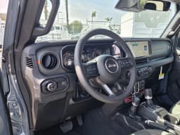 Jeep Gladiator Mojave 4x4 2026 — side view