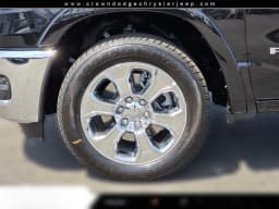 Ram 1500 Big Horn 4x2 Crew Cab 5'7" Box 2025 — side view