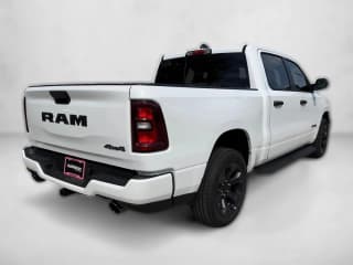 Ram 1500 Express 4x4 Crew Cab 5'7" Box Ram 1500 Express 4x4 Crew Cab 5'7" Box