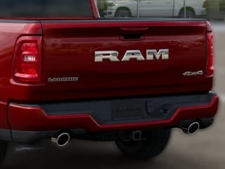 Ram 1500 Laramie 4x4 Crew Cab 5'7" Box Ram 1500 Laramie 4x4 Crew Cab 5'7" Box