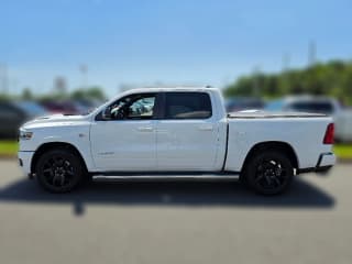 Ram 1500 Laramie 4x4 Crew Cab 5'7" Box Ram 1500 Laramie 4x4 Crew Cab 5'7" Box