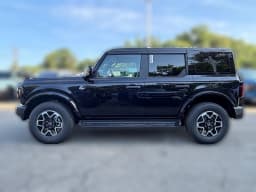 Ford Bronco Outer Banks 4 Door 4x4 2026 — side view
