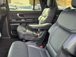 Ford Expedition Max Platinum 4x4 2027 — side view