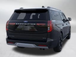 Ford Expedition Max Platinum 4x4 2026 — side view