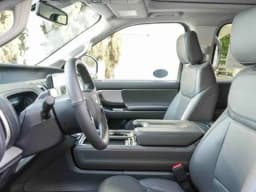 Ford Expedition Active 4x2 2025 — side view