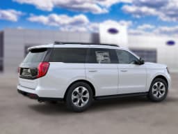 Ford Expedition Active 4x4 2027 — side view