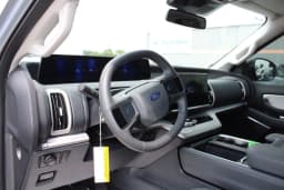 Ford Expedition Active 4x4 2026 — side view