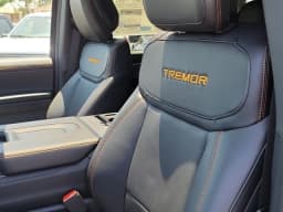 Ford Expedition Tremor 4x4 2026 — side view