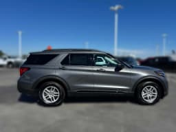 Ford Explorer Active w/200A Pkg RWD 2026 — side view