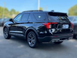 Ford Explorer Active w/200A Pkg 4WD 2026 — side view