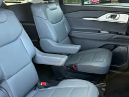 Ford Explorer Active w/200A Pkg 4WD 2026 — side view