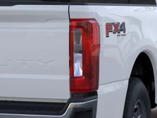 Ford Super Duty F-250 SRW XL 4WD Crew Cab 6.75' Box Ford Super Duty F-250 SRW XL 4WD Crew Cab 6.75' Box