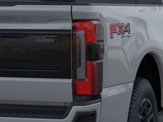 Ford Super Duty F-250 SRW Platinum 4WD Crew Cab 6.75' Box Ford Super Duty F-250 SRW Platinum 4WD Crew Cab 6.75' Box