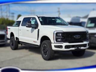Ford Super Duty F-250 SRW LARIAT 4WD Crew Cab 6.75' Box Ford Super Duty F-250 SRW LARIAT 4WD Crew Cab 6.75' Box