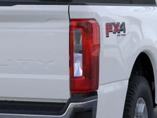 Ford Super Duty F-250 SRW XLT 4WD Crew Cab 6.75' Box Ford Super Duty F-250 SRW XLT 4WD Crew Cab 6.75' Box