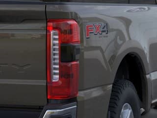 Ford Super Duty F-250 SRW XLT 4WD Crew Cab 6.75' Box Ford Super Duty F-250 SRW XLT 4WD Crew Cab 6.75' Box
