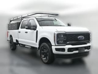 Ford Super Duty F-350 SRW XL 4WD Crew Cab 8' Box Ford Super Duty F-350 SRW XL 4WD Crew Cab 8' Box
