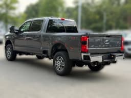 Ford Super Duty F-350 SRW LARIAT 4WD Crew Cab 6.75' Box 2026 — side view