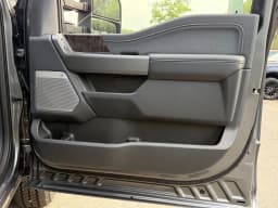 Ford Super Duty F-350 SRW LARIAT 4WD Crew Cab 6.75' Box 2026 — side view