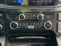 Ford Super Duty F-350 SRW LARIAT 4WD Crew Cab 6.75' Box 2026 — side view
