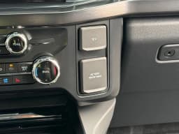 Ford Super Duty F-350 SRW LARIAT 4WD Crew Cab 6.75' Box 2026 — side view